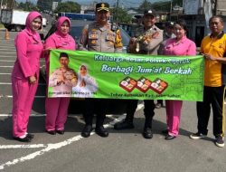 Keluarga Besar Polsek Cijeruk Polres Bogor Gelar Jumat Berkah, Tebar 250 Paket Nasi Box untuk Pengguna Jalan