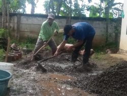 Warga Kampung Raweuy Kompak Bangun Jalan Setapak Secara Swadaya