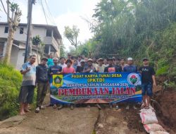 Pemdes Pasirjaya Bersama Warga Gotong Royong Buka Akses Jalan Kampung Cilembar Melalui Program PKTD
