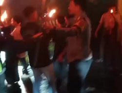 Bhabinkamtibmas Desa Cipelang Kawal Ribuan Peserta Pawai Obor Semarak Muharam 1448 Hijriah