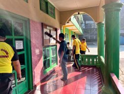 Sambut HUT Bhayangkara ke-80, Polsek Cijeruk Tebar Kepedulian Lewat Aksi Bersih Masjid Al Ikhlas