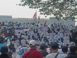 Ribuan Massa Padati Aksi Damai Dukungan Program MBG Di Wilayah Sukabumi 